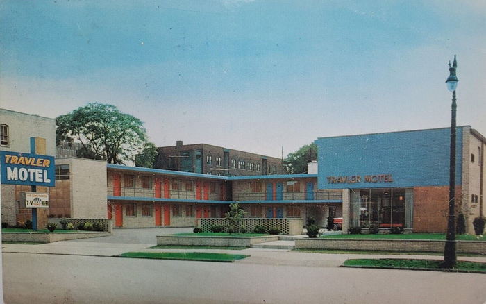 Travler Motel - Old Post Card (newer photo)